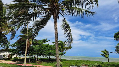 Praia de frente , a 100 metros da casa