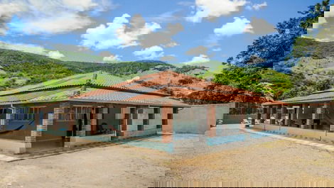 Entrada do imovel  (vaga para carros)