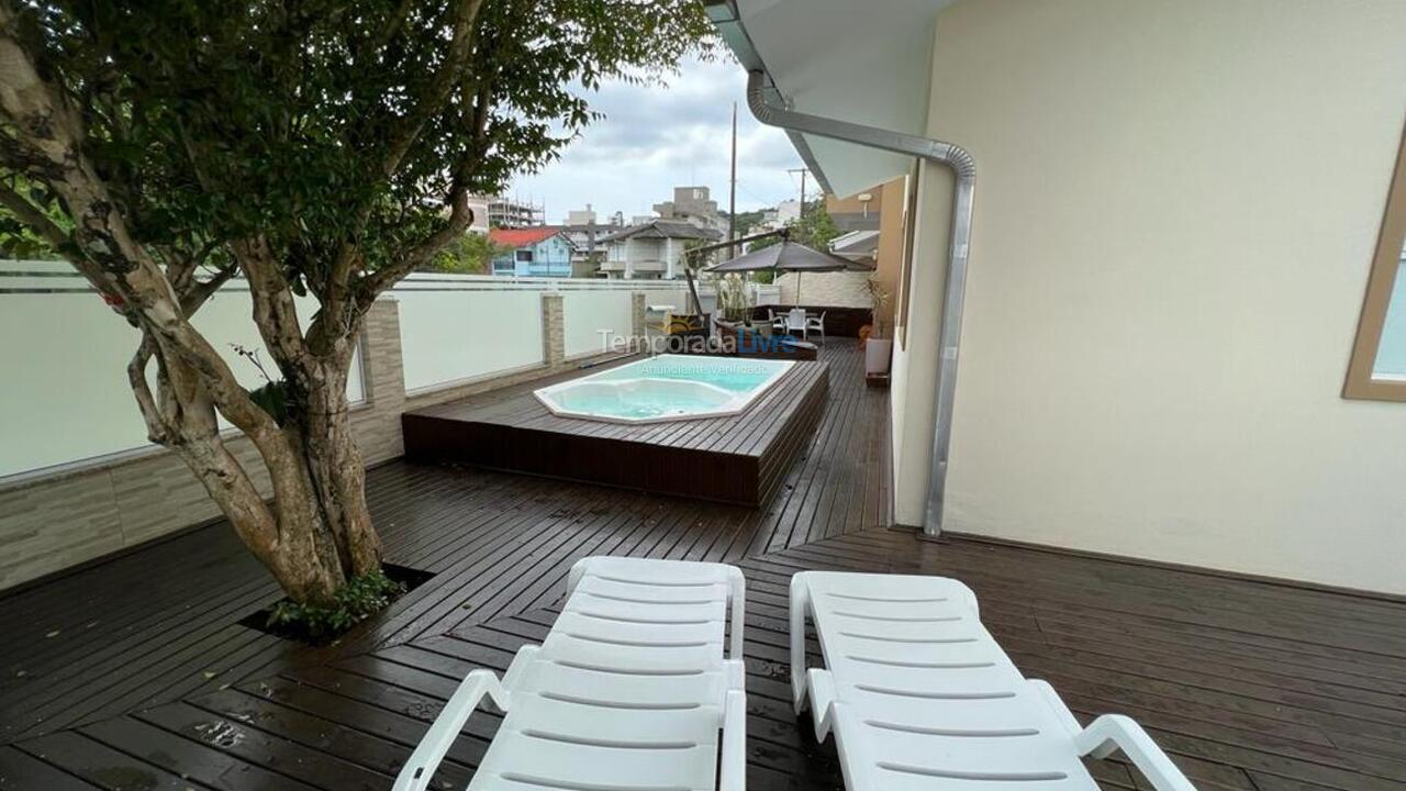 House for vacation rental in Bombinhas (Praia de Bombas)