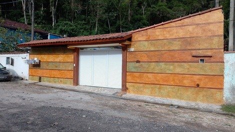 SEASONAL HOUSE IN SÃO SEBASTIÃO WITH SWIMMING POOL