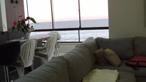 BEAUTIFUL APARTMENT IN FRONT OF THE SEA IN MEIA PRAIA-ITAPEMA
