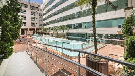 Apartamento com piscina aquecida em Bombas