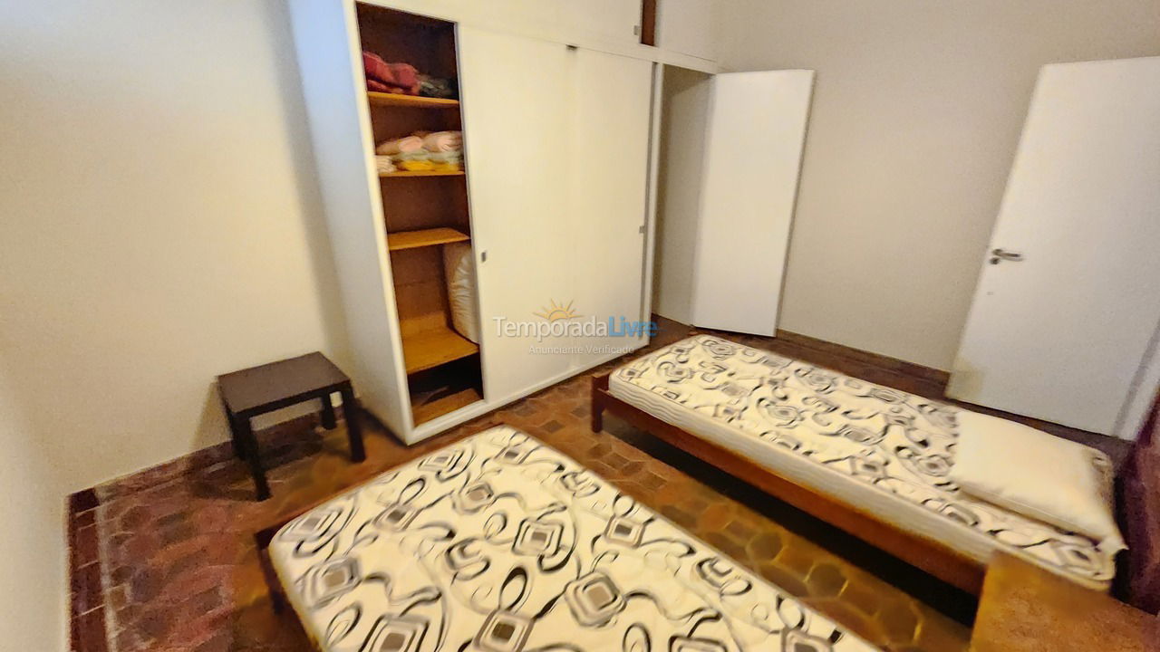 Apartamento para aluguel de temporada em Guarujá (Pitangueiras)