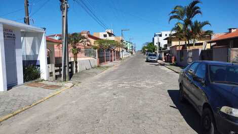 Excelente ajuste en Prainha, 3 dormitorios con aire acondicionado, balcón con barbacoa