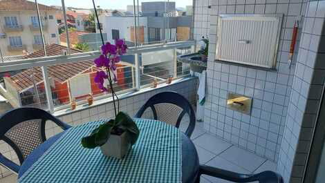Excelente ajuste en Prainha, 3 dormitorios con aire acondicionado, balcón con barbacoa
