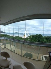 Top apartment in Praia de Palmas! Pool and sea view!