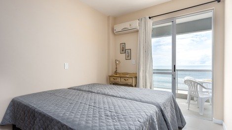 Confortable Apt FRENTE AL MAR, 2 Dormitorios, Aire Acond., Wifi, Garaje