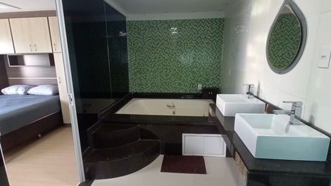 Casa com piscina e spa para crianças que acomoda até 24pessoas.