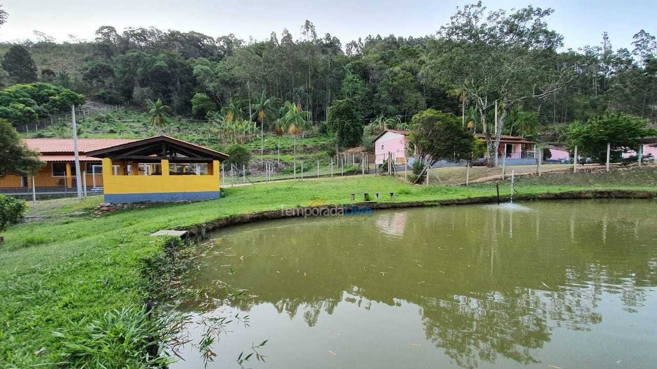 Granja para alquiler de vacaciones em Monte Alegre do Sul (Bairro dos Fabrício)