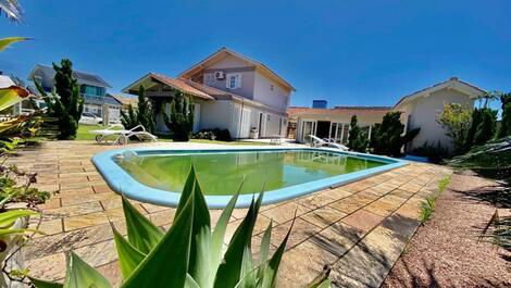 CASA PERFEITA COM PISCINA PARA TODA FAMÍLIA