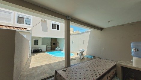 BEAUTIFUL HOUSE - SWIMMING POOL - CENTRAL REGION OF CANAVIEIRAS - NEAR THE BEACH