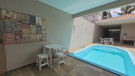 BEAUTIFUL HOUSE - SWIMMING POOL - CENTRAL REGION OF CANAVIEIRAS - NEAR THE BEACH