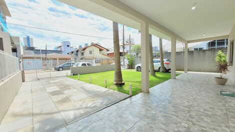 HERMOSA CASA - PISCINA - ZONA CENTRO DE CANAVIEIRAS - CERCA DE LA PLAYA