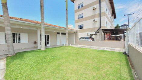 HERMOSA CASA - PISCINA - ZONA CENTRO DE CANAVIEIRAS - CERCA DE LA PLAYA