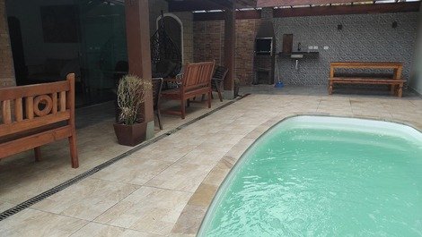 Acogedora casa con piscina en Ubatuba