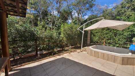 Casa bangalô com 02 quartos Aldeia do Lago em Caldas Novas GO