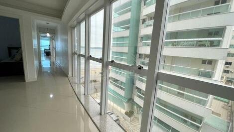 BEAUTIFUL AND SPACIOUS SEA FRONT APARTMENT 03 SUITES