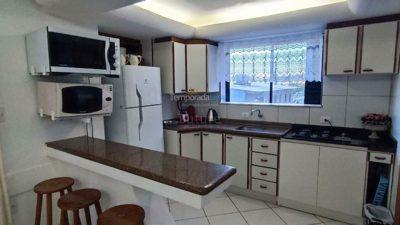 Apartamento para aluguel de temporada em Itapema (Meia Praia)