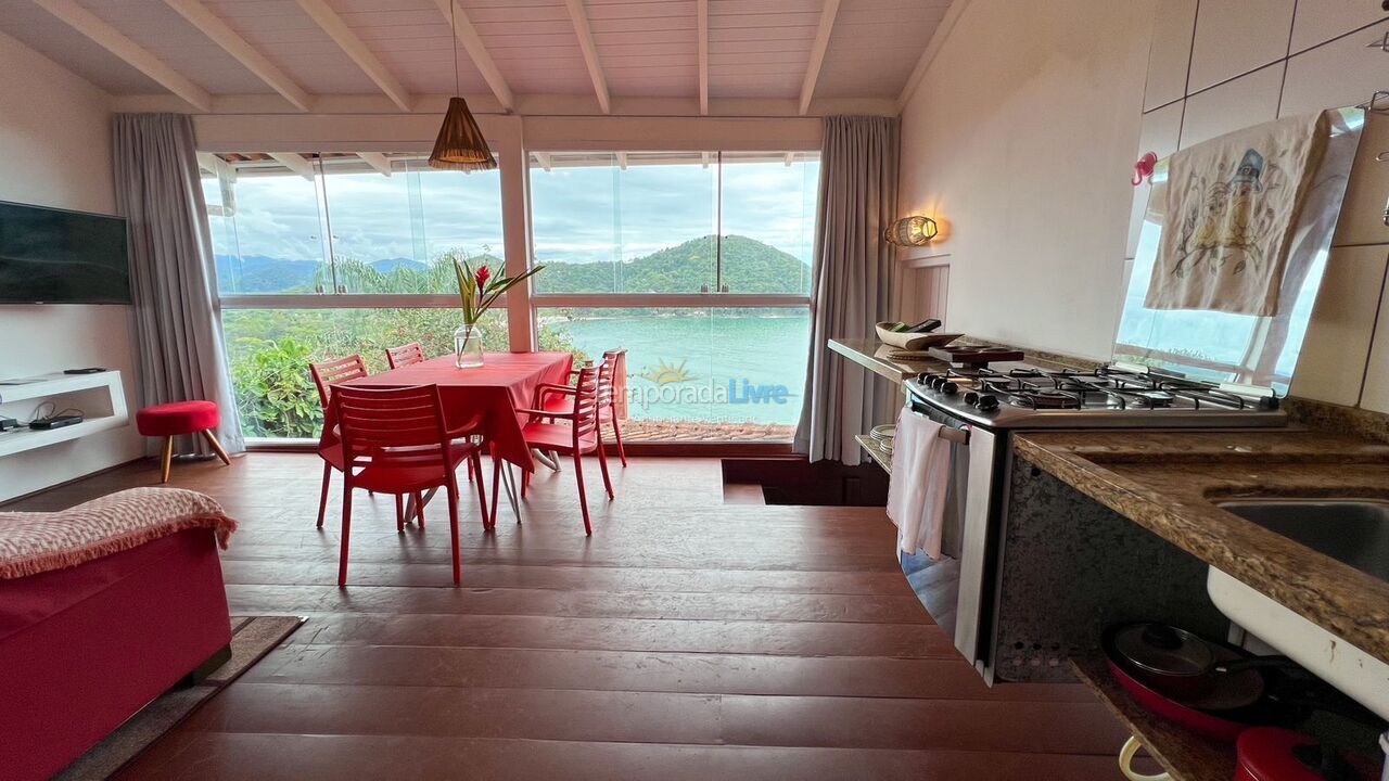 Casa para alquiler de vacaciones em São Sebastião (Barra do Sahy)