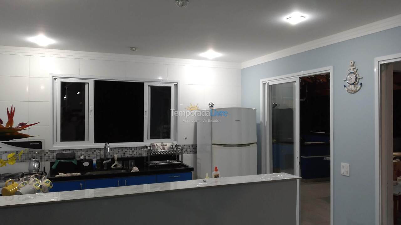 Casa para alquiler de vacaciones em Bertioga (Praia de Guaratuba)