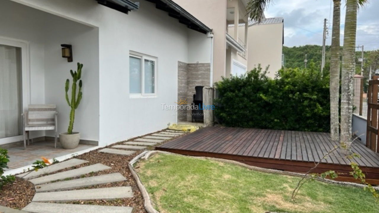 House for vacation rental in São Francisco do Sul (Prainha)