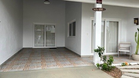 Beautiful house with 1 suite plus 2 bedrooms with AC, WI-FI, 100m from Prainha