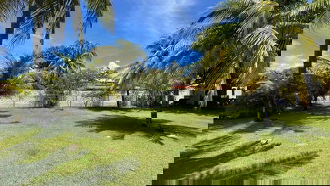 House with 4 suites in Itacimirim Close to the Beach