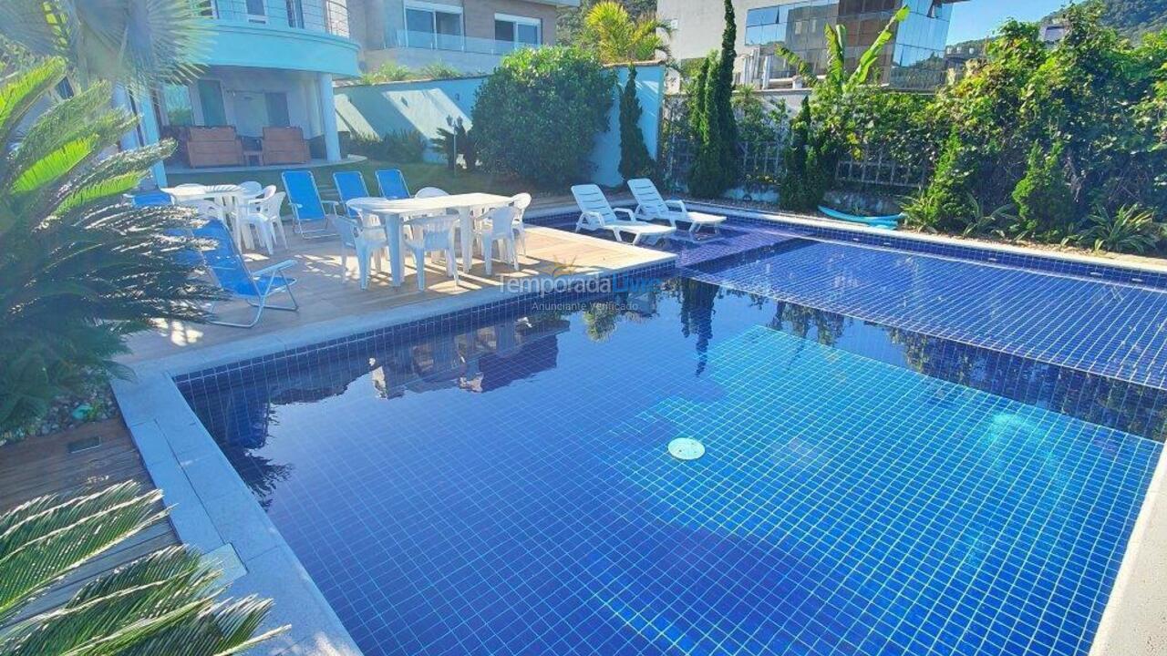 House for vacation rental in Balneário Camboriú (Praia do Estaleirinho)