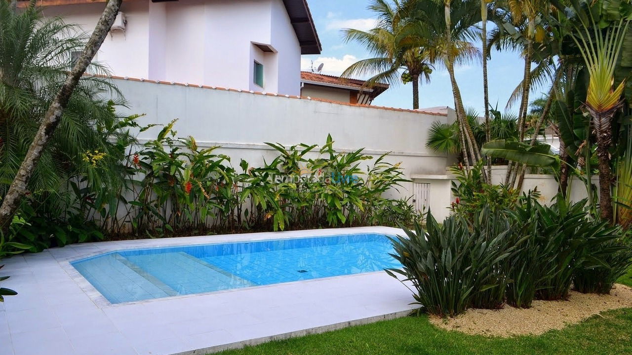 Casa para aluguel de temporada em Guarujá (Jardim Acapulco)