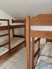 Quarto com beliches
