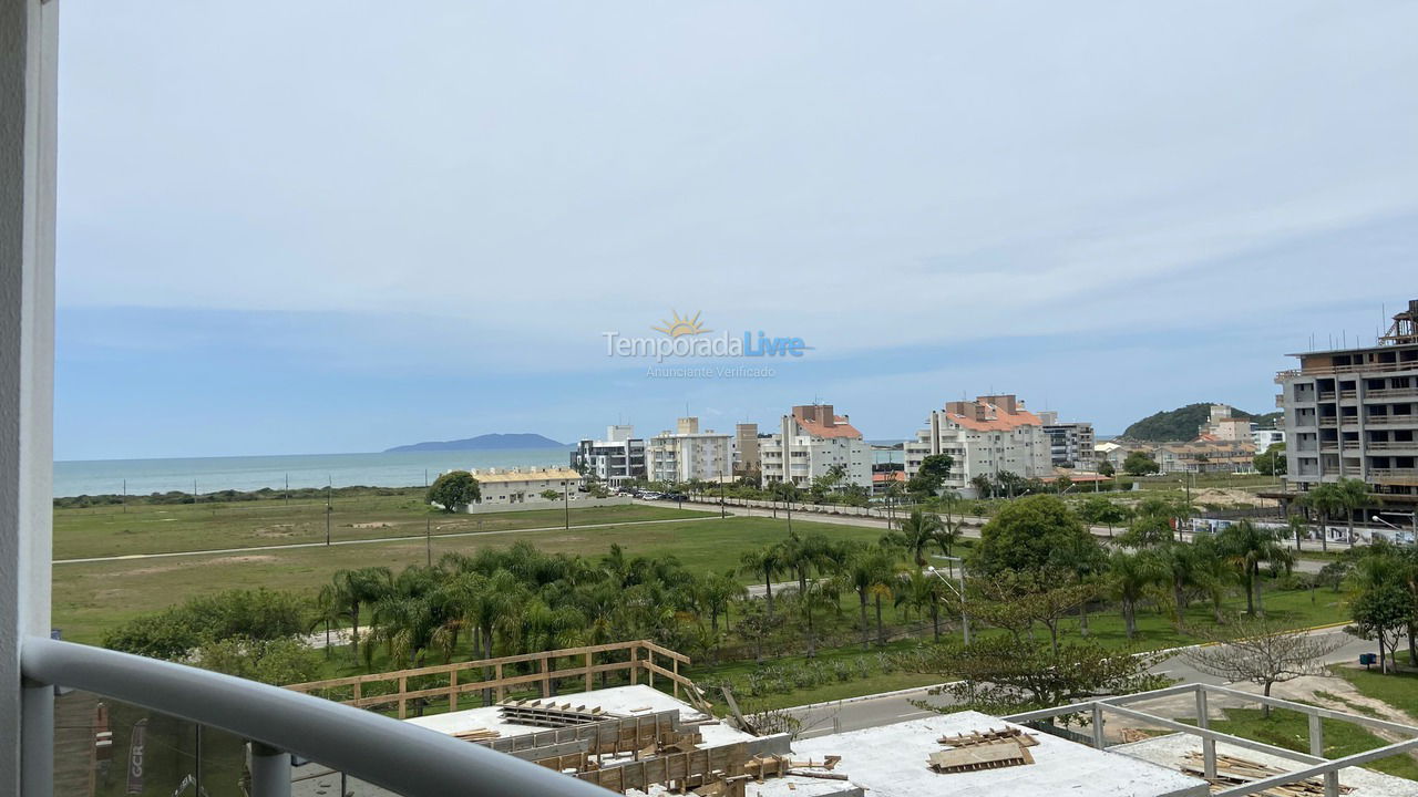 Apartamento para aluguel de temporada em Governador Celso Ramos (Praia de Palmas)