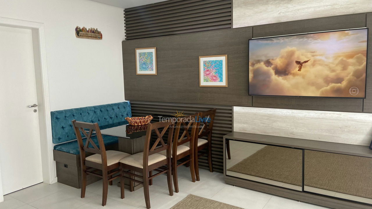 Apartamento para aluguel de temporada em Governador Celso Ramos (Praia de Palmas)