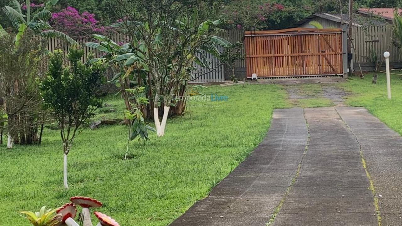 Casa para aluguel de temporada em Guaratuba (Balneário Prainha)