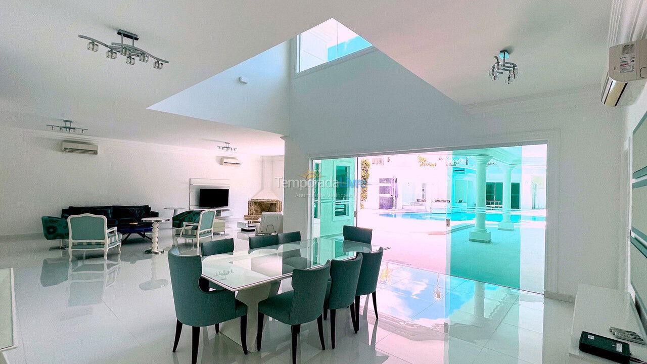 Casa para aluguel de temporada em Guarujá (Jardim Acapulco)