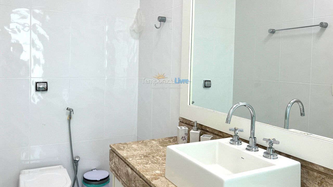 Casa para aluguel de temporada em Guarujá (Jardim Acapulco)