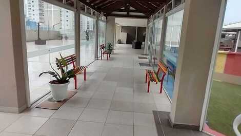 Cobertura confortável em condomínio espaçoso