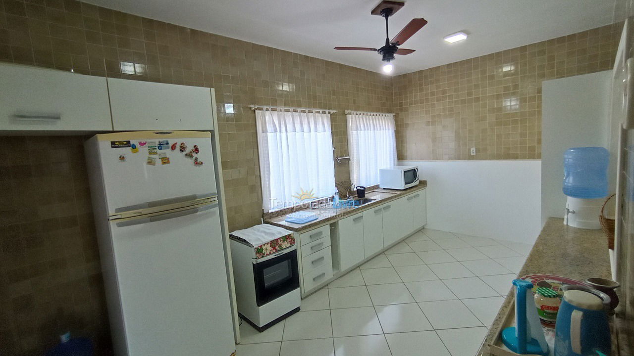 Casa para aluguel de temporada em Governador Celso Ramos (Fazenda da Armação)