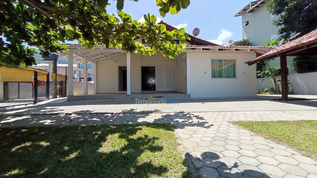 House for vacation rental in Governador Celso Ramos (Fazenda da Armação)