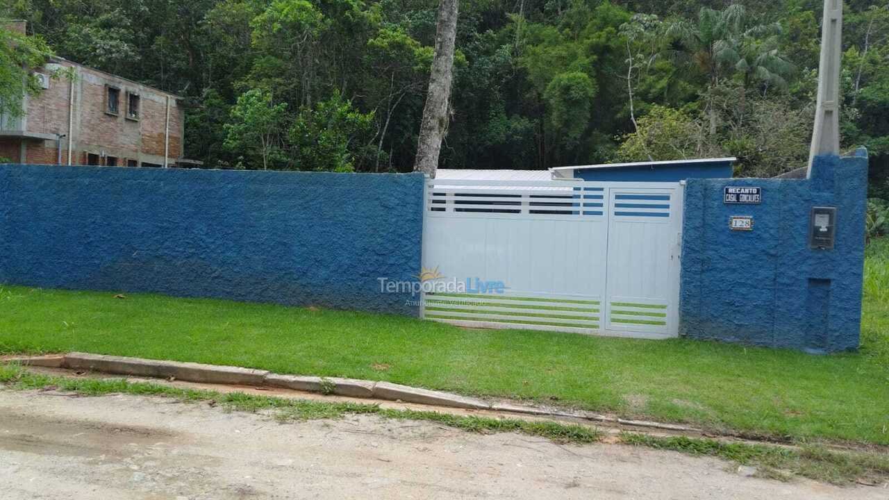 Casa para aluguel de temporada em Caraguatatuba (Praia da Cocanha)