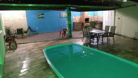 Casa com piscina em Caraguatatuba para locação