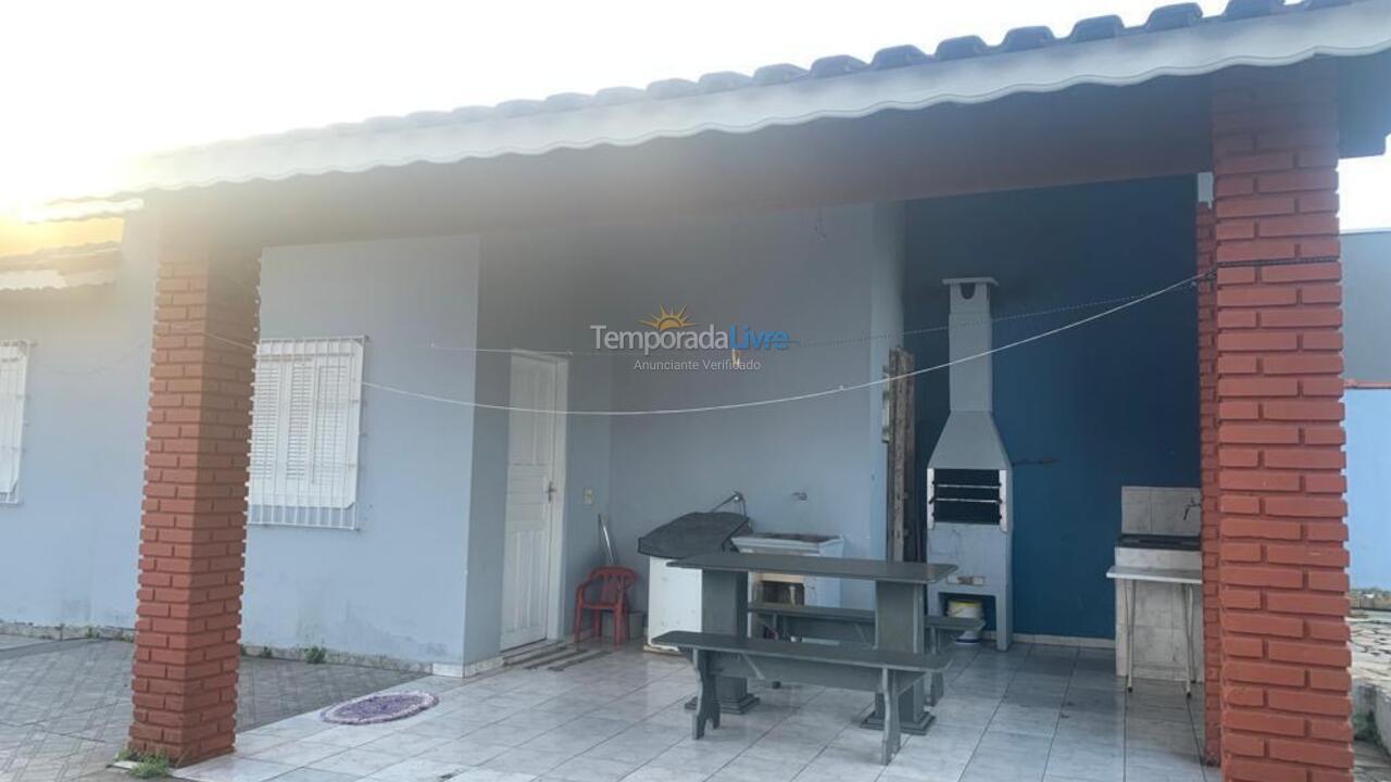 House for vacation rental in Caraguatatuba (Praia das Palmeiras)