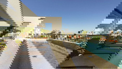 ¡Apartamento de diseño en el centro de Praia de Bombinhas! Piscina y barbacoa!
