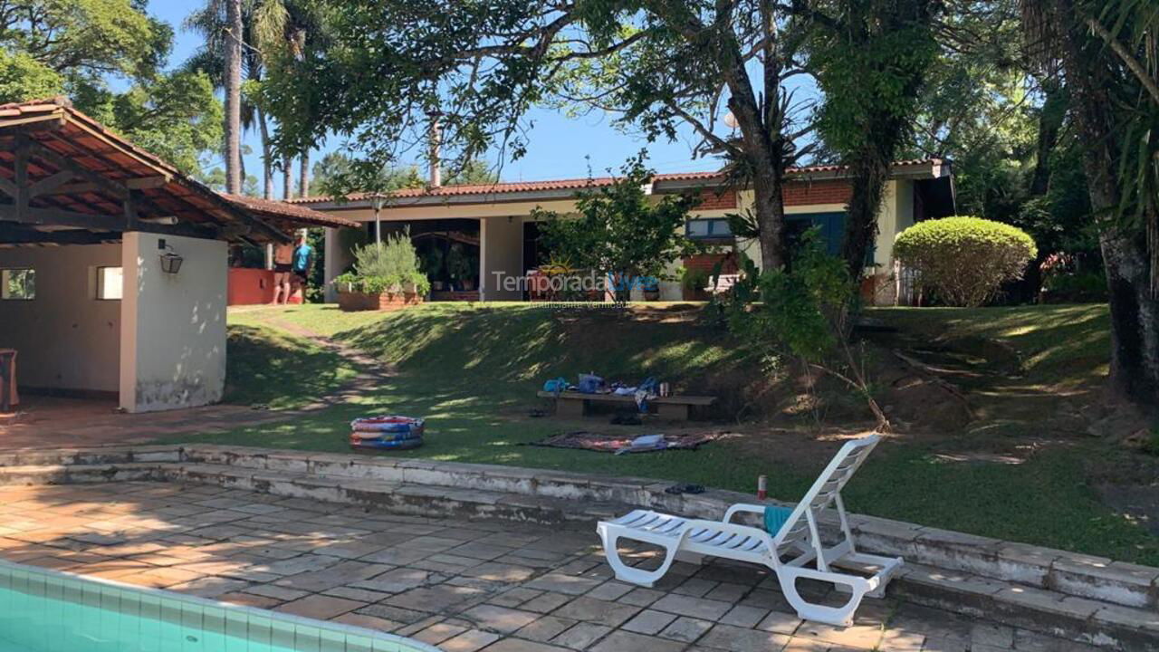 Casa para alquiler de vacaciones em Ibiúna (Condomínio Colinas de Ibiúna)