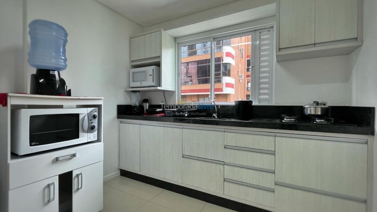 Apartamento para aluguel de temporada em Itapema (Meia Praia)