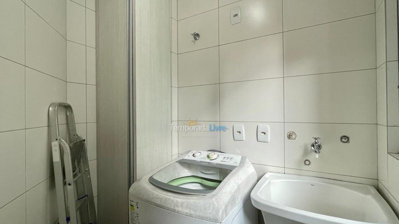 Apartamento para aluguel de temporada em Itapema (Meia Praia)