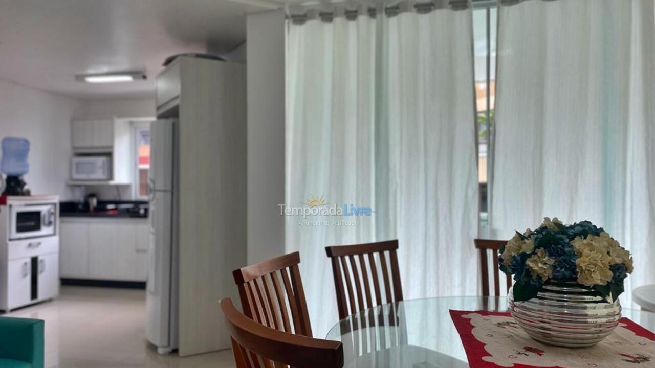 Apartamento para aluguel de temporada em Itapema (Meia Praia)