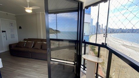 SEA FRONT ! BALCONY W/ BBQ; 4 ROOMS; 3 BATHROOMS; 2 PARKING PLACES; AC; WIFI