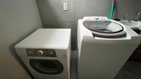 ¡Fantástica CASA, 5 dormitorios y 4 suites, con piscina y bañera!