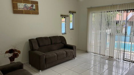 Beautiful house containing 1 suite + 2 bedrooms with AC, WI-FI, swimming pool
