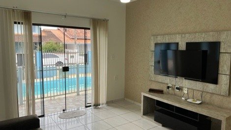 Linda casa contendo 1 suite + 2 quartos com AC, WI-FI, piscina